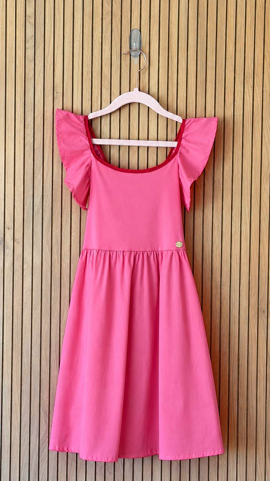 Rosa Vermelho Flutter-Sleeve Dress