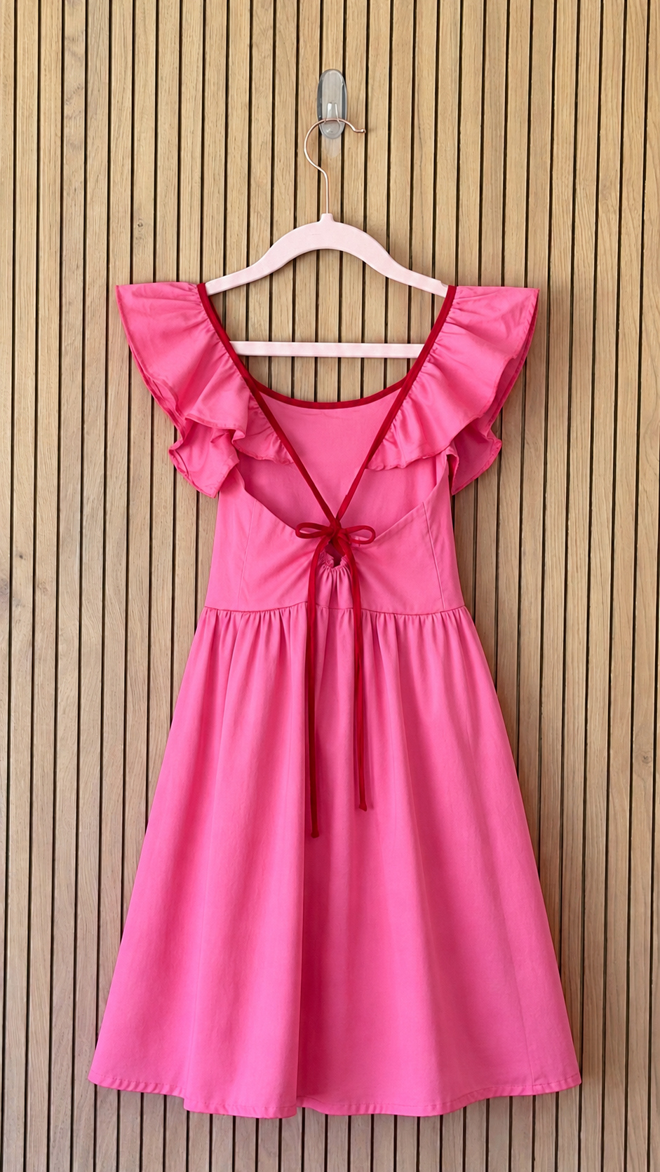 Rosa Vermelho Flutter-Sleeve Dress