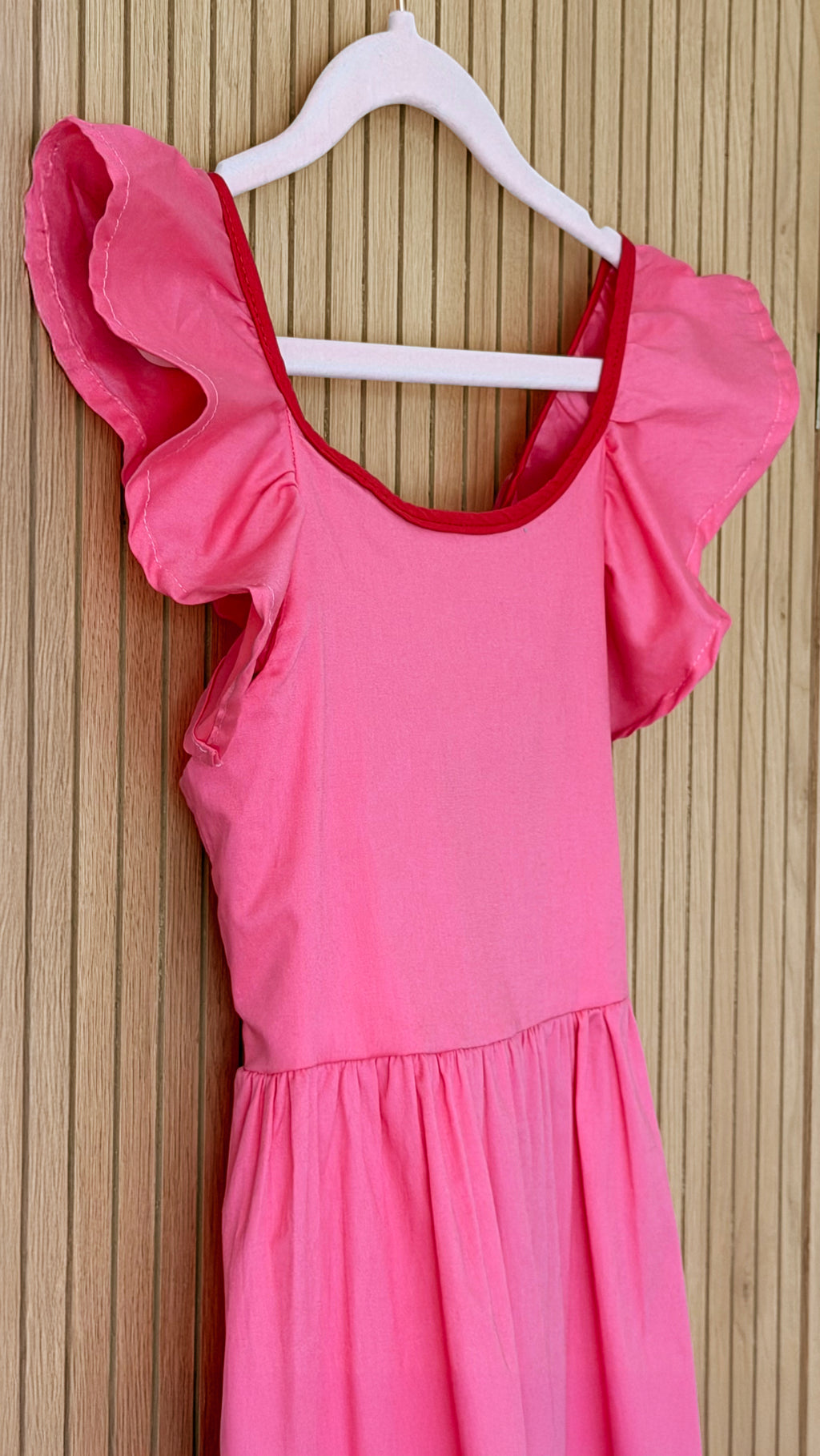 Rosa Vermelho Flutter-Sleeve Dress