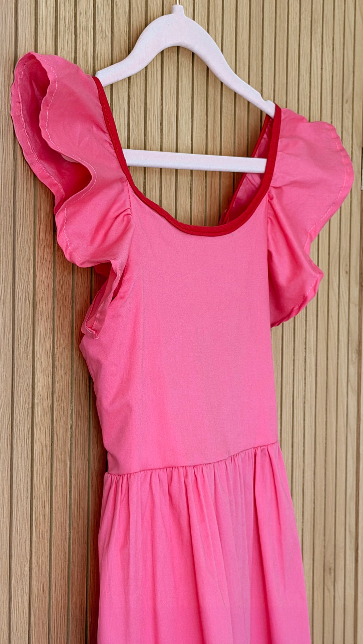 Rosa Vermelho Flutter-Sleeve Dress